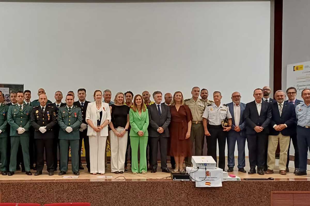 Foto de grupo con los galardonados.